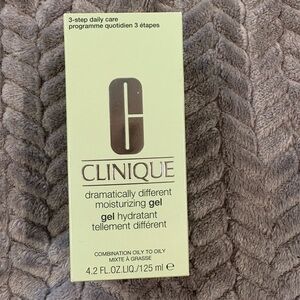 Clinique Dramatically Different Gel - Light Green Packaging